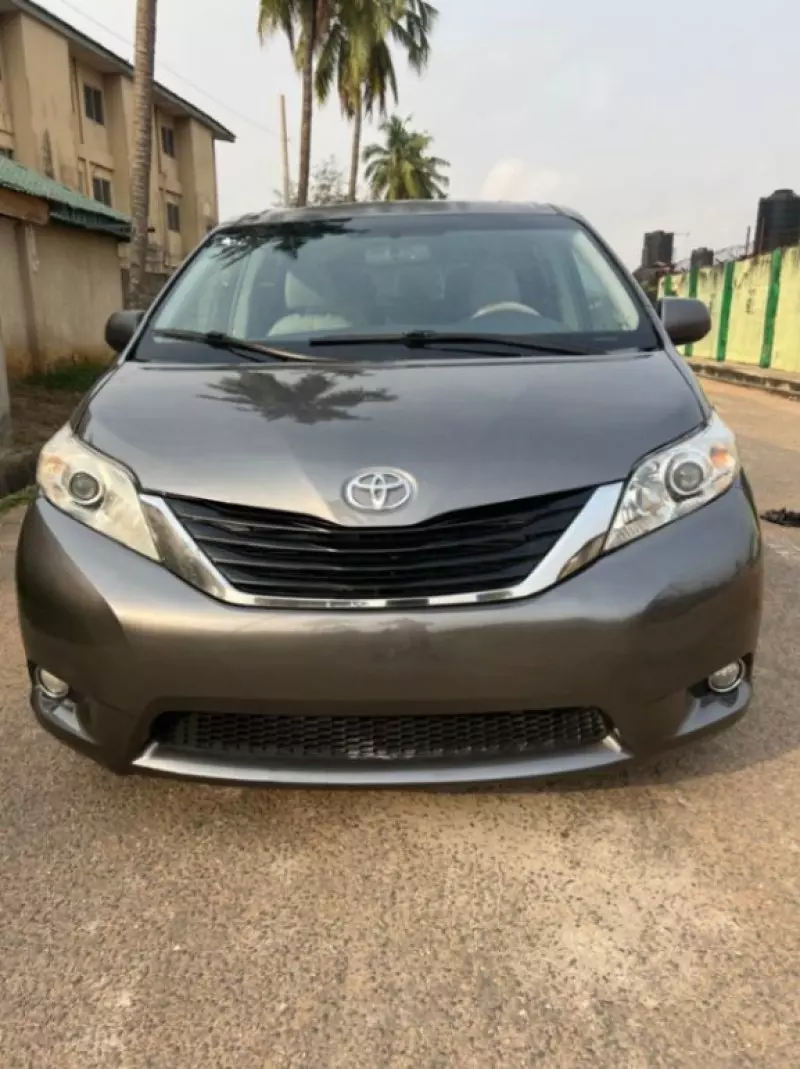 Toyota Sienna   - 2012