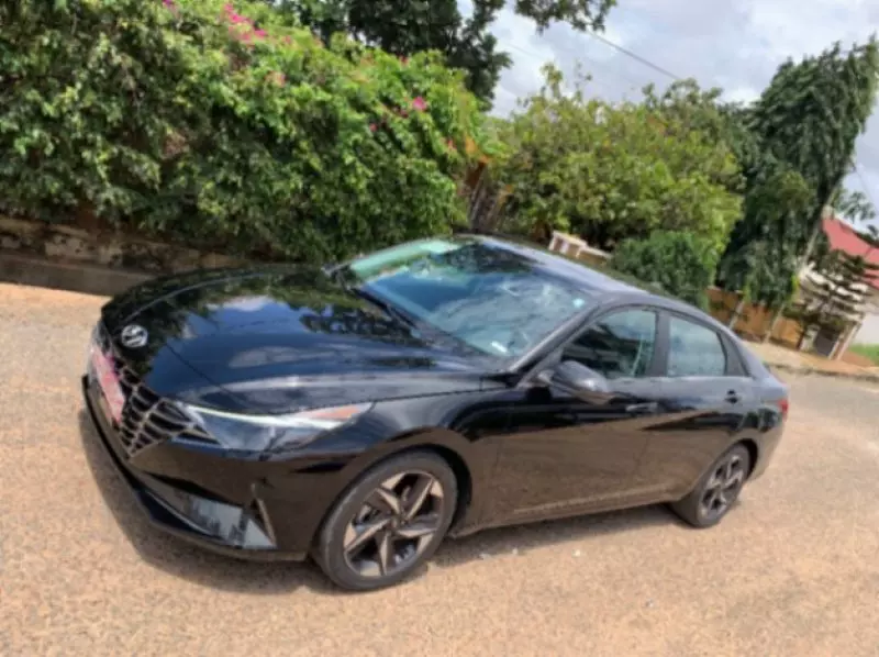 Hyundai Elantra   - 2021