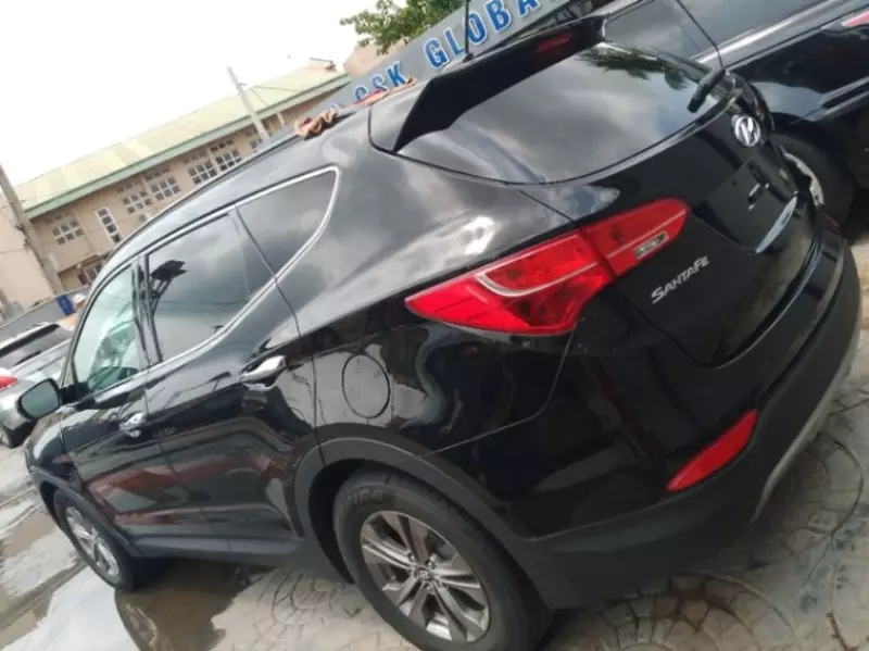 Hyundai Santa Fe   - 2013