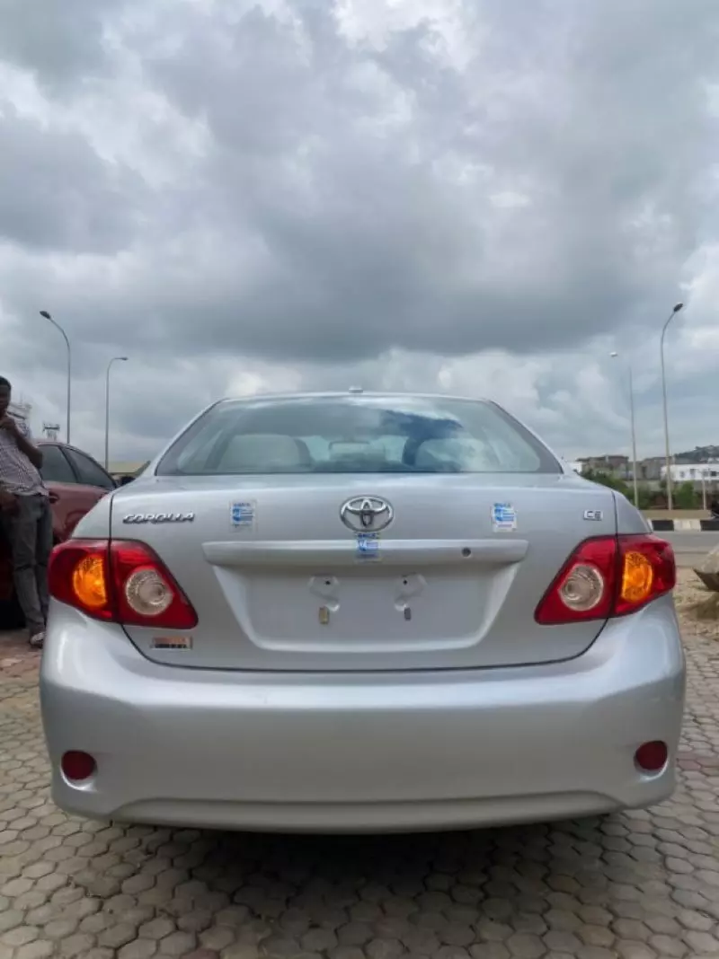 TOYOTA Corolla   - 2010