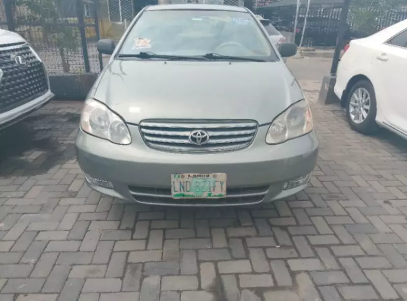 Toyota Corolla   - 2004