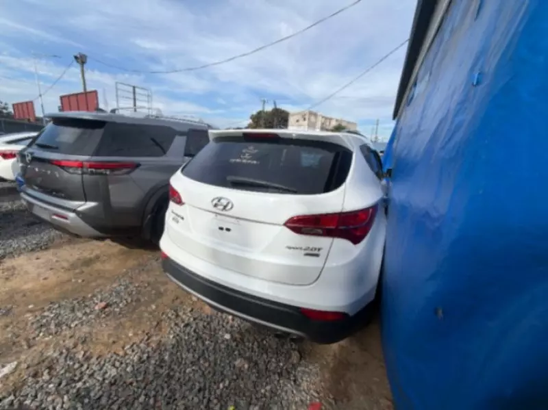 Hyundai Santa Fe   - 2015