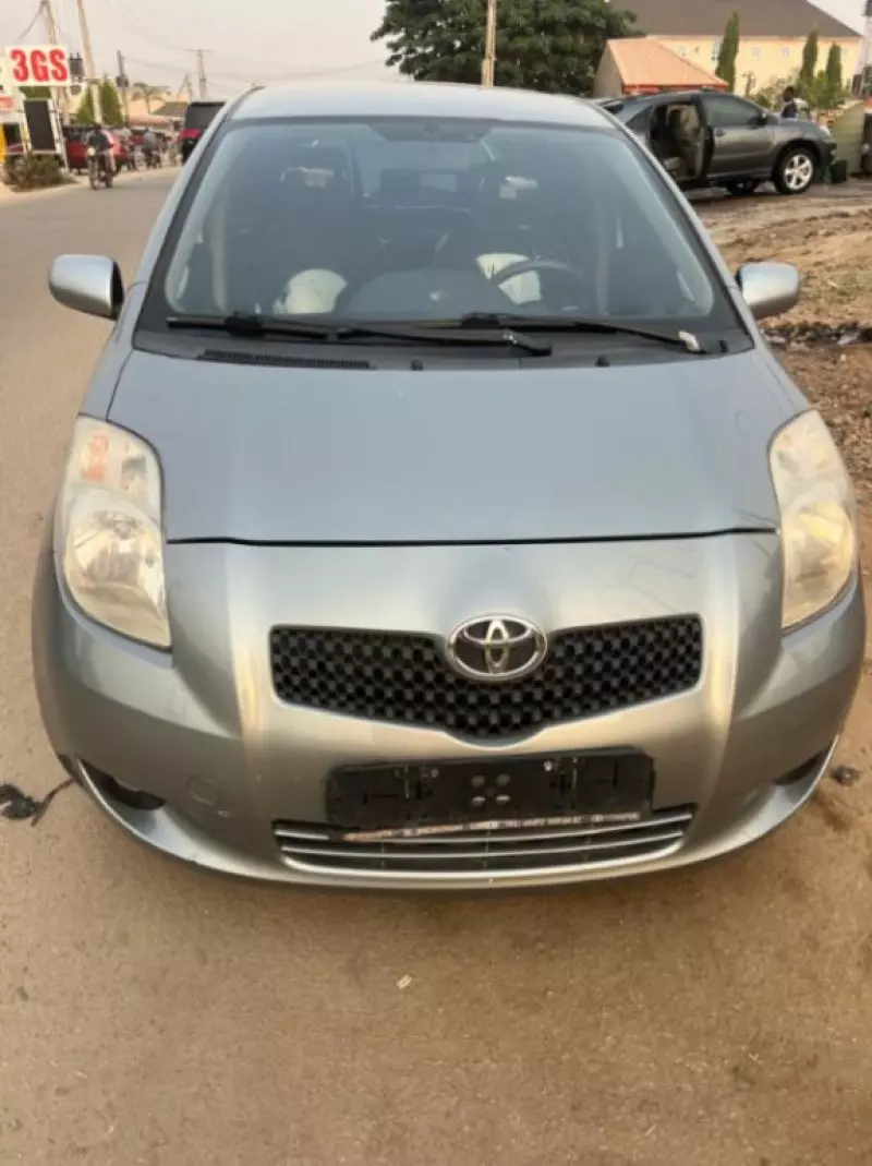 Toyota Yaris   - 2010