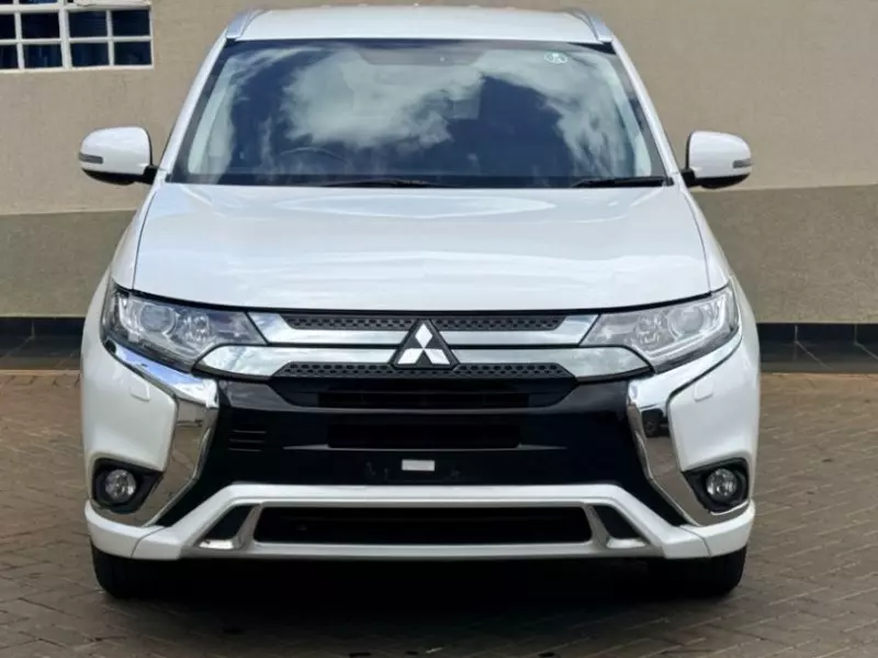 Mitsubishi Outlander hybrid    - 2018