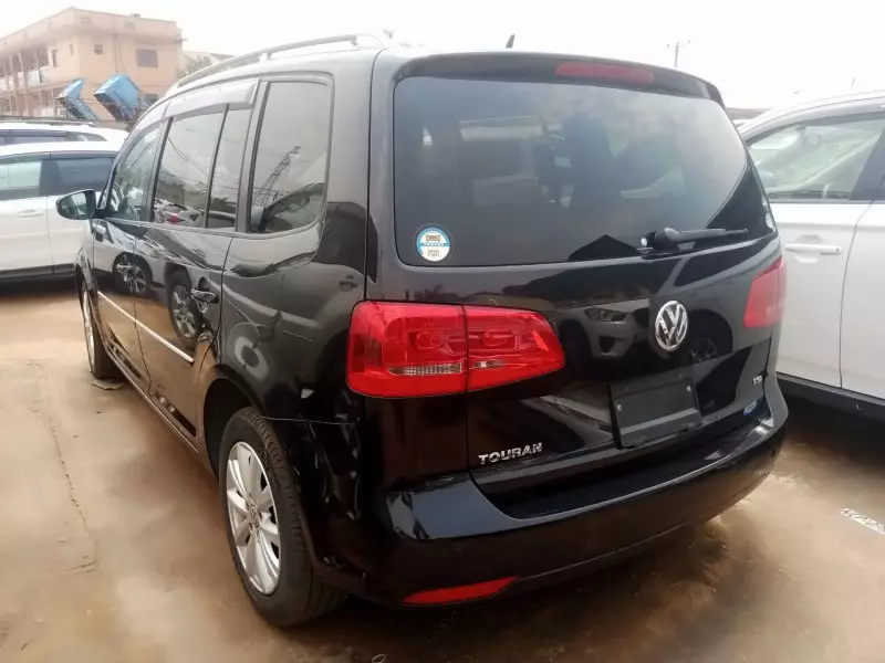 Volkswagen Touran   - 2012