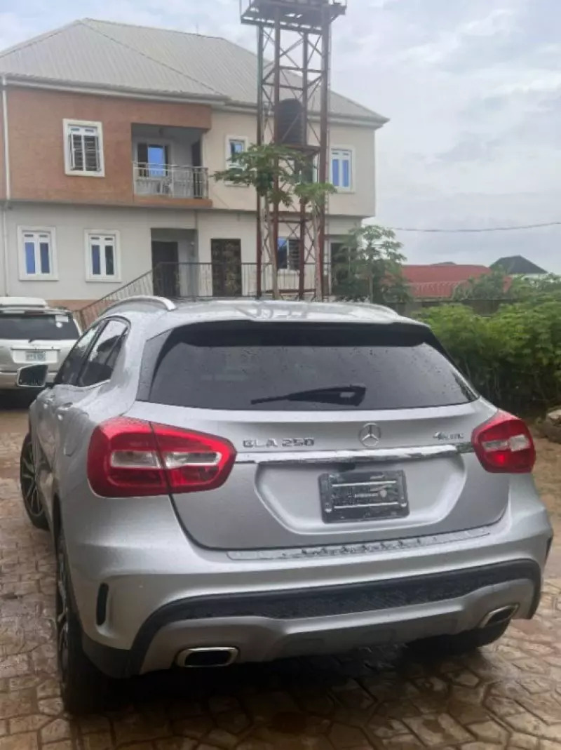 Mercedes-Benz GLA-Class   - 2017