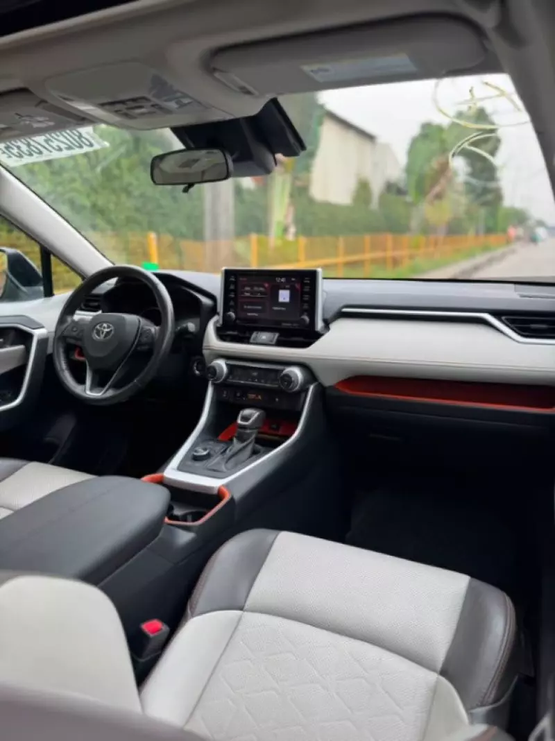 Toyota RAV 4   - 2019