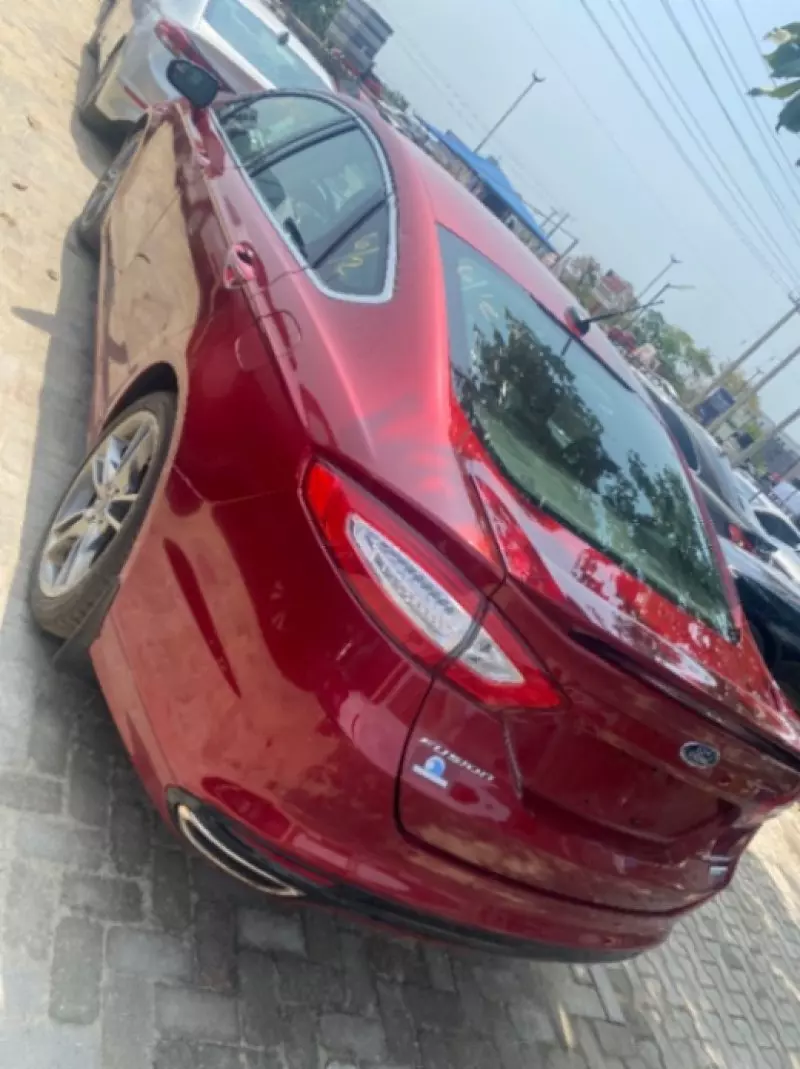 Ford Fusion   - 2016
