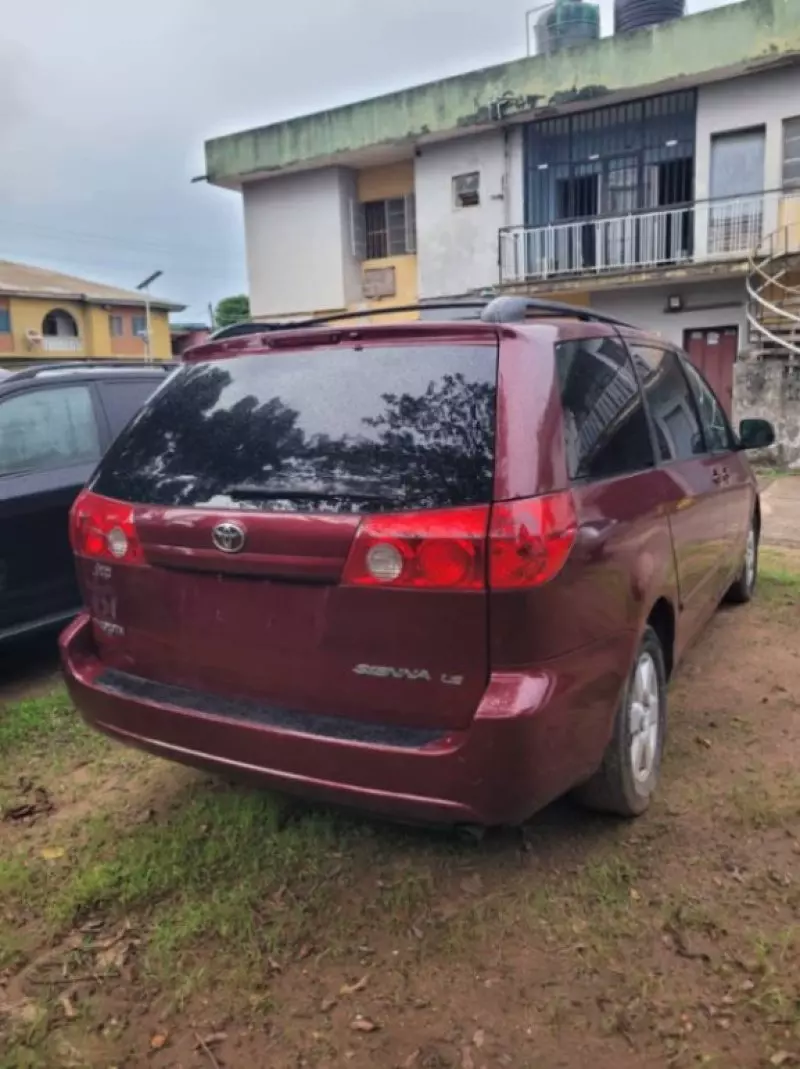 TOYOTA Sienna   - 2009