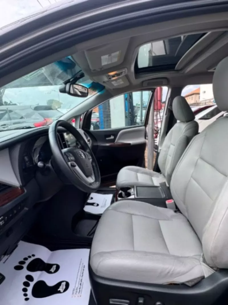 TOYOTA Sienna - 2016