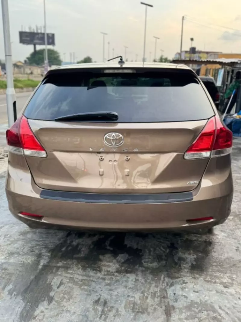 Toyota Venza   - 2010