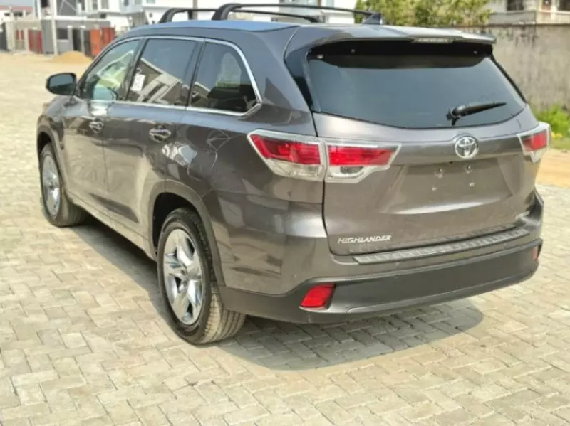 TOYOTA Highlander   - 2016