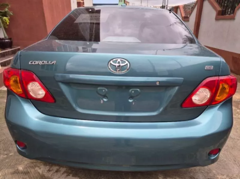 TOYOTA Corolla   - 2010