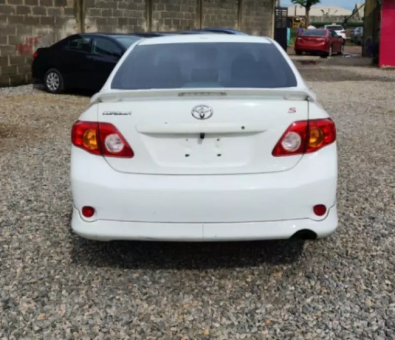 Toyota Corolla   - 2010