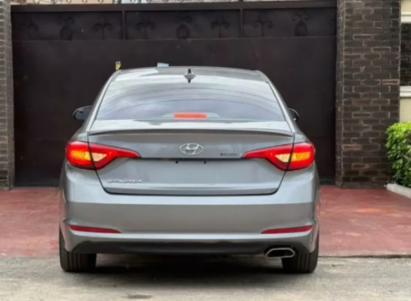 Hyundai Sonata   - 2012