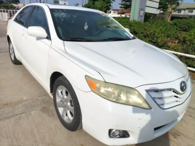 Toyota Camry   - 2011