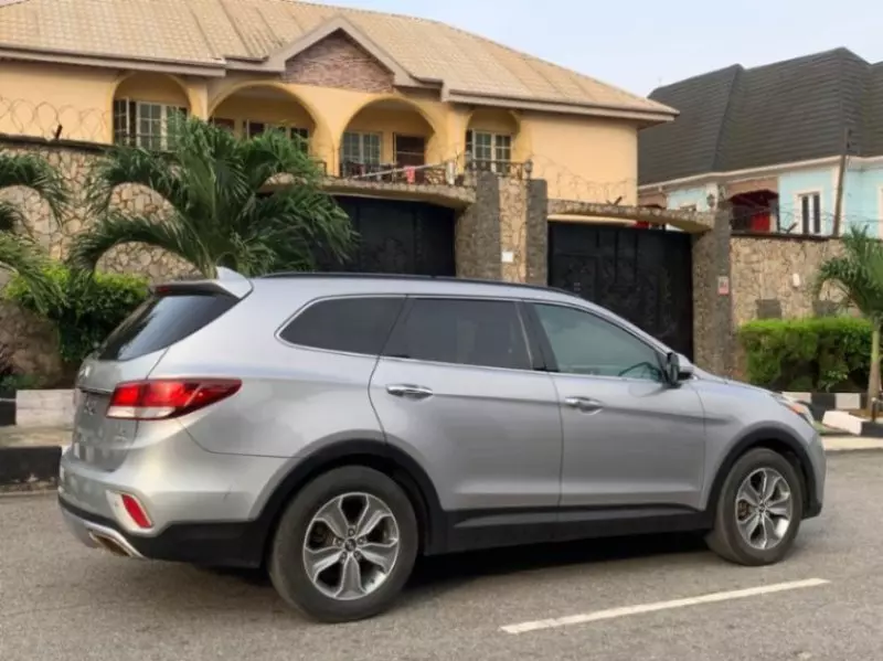 Hyundai Santa Fe   - 2017