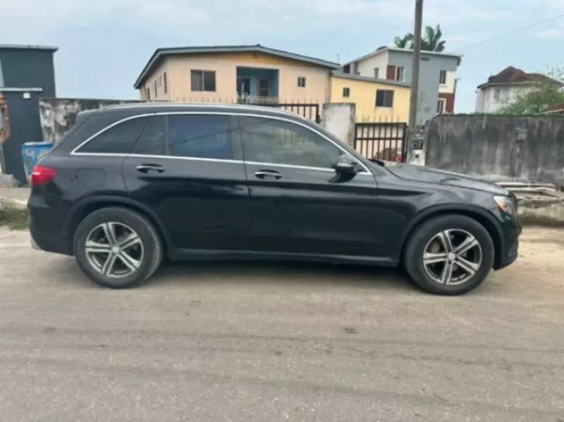 Mercedes-Benz GLC 300   - 2017