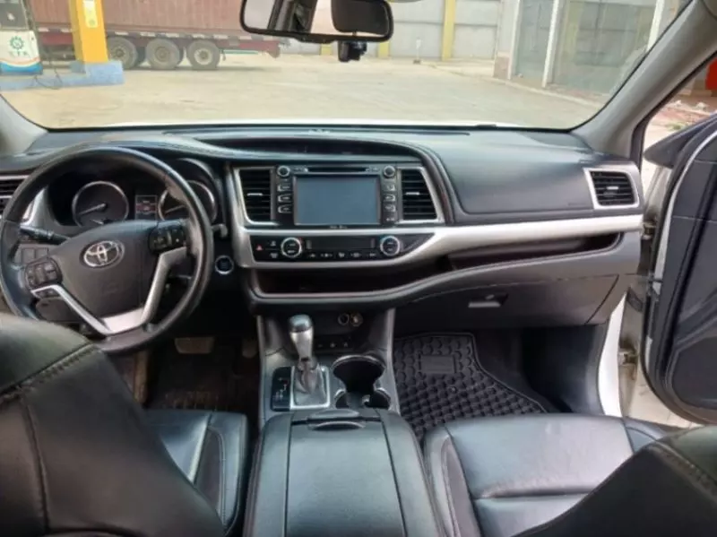 Toyota Highlander   - 2016