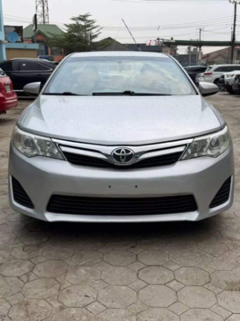 Toyota Camry   - 2012