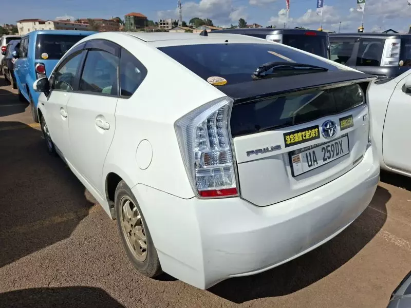 Toyota Prius Hybrid    - 2016