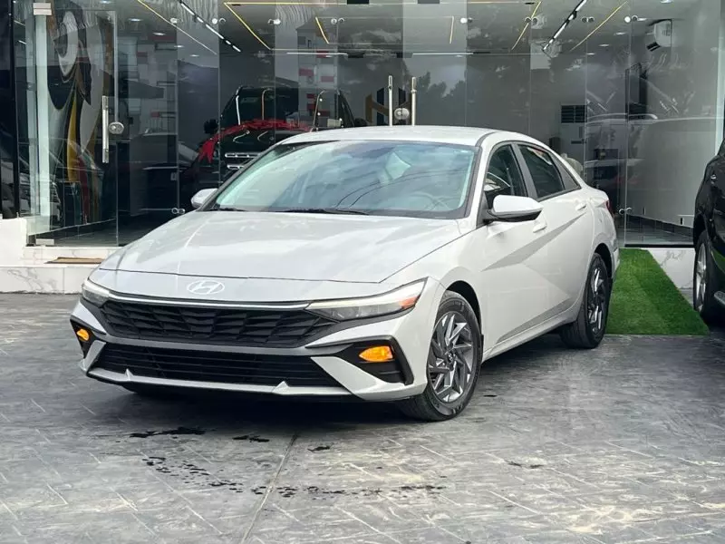 Hyundai Elantra - 2024