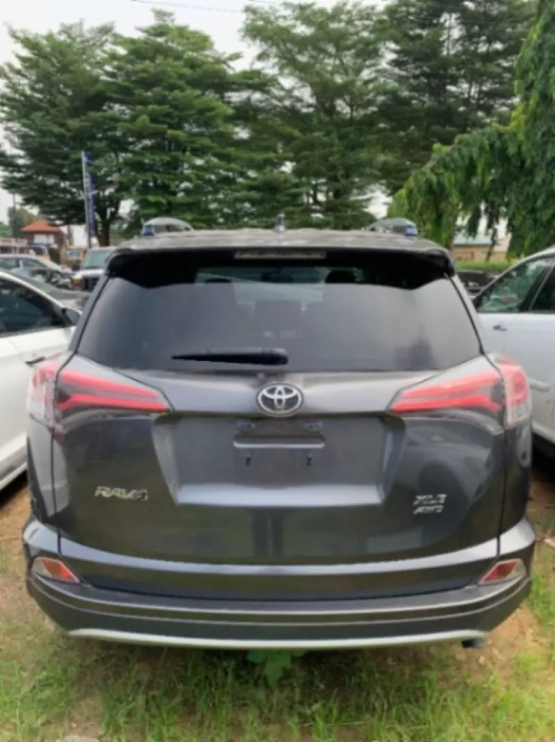 Toyota RAV 4   - 2017