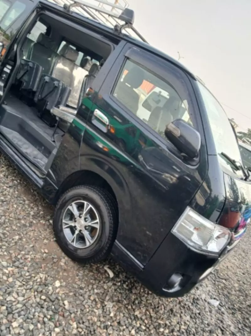 Toyota Hiace   - 2017