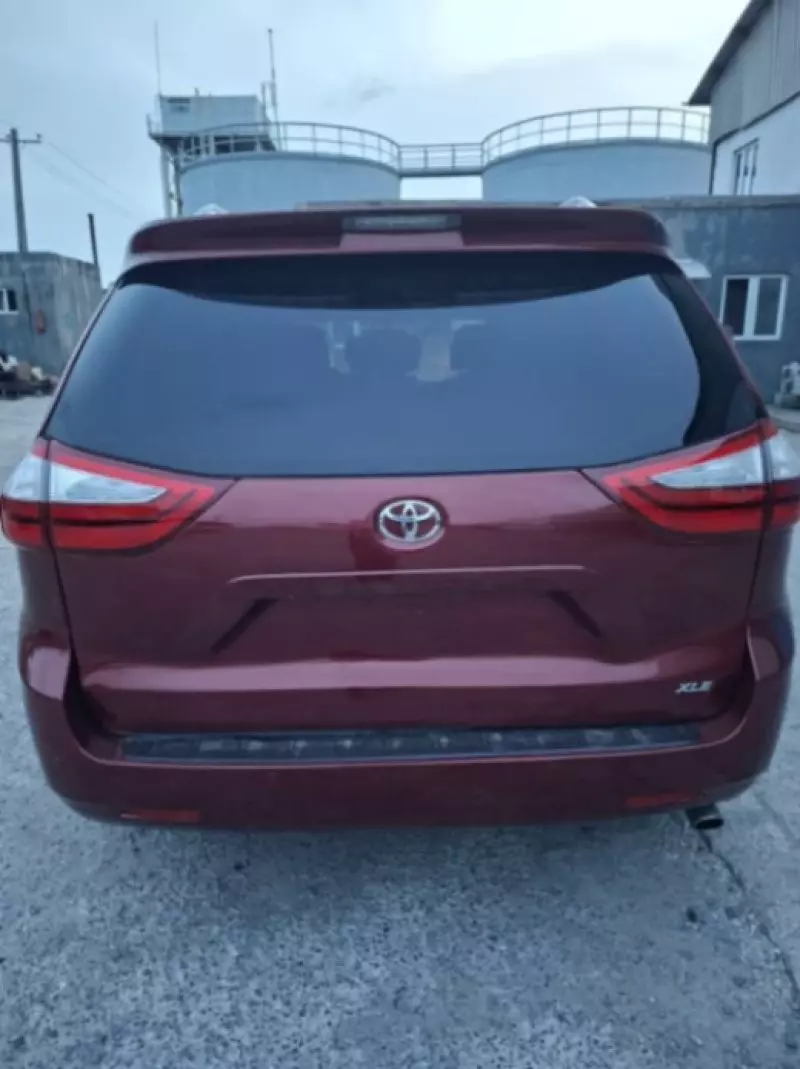 Toyota Sienna   - 2015