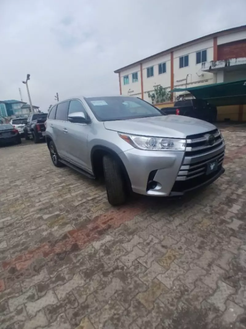TOYOTA Highlander   - 2019