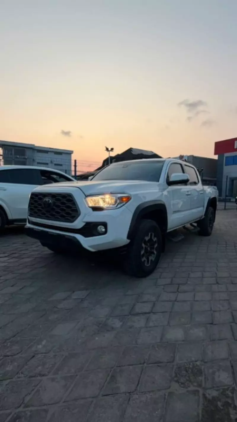 TOYOTA Tacoma   - 2020
