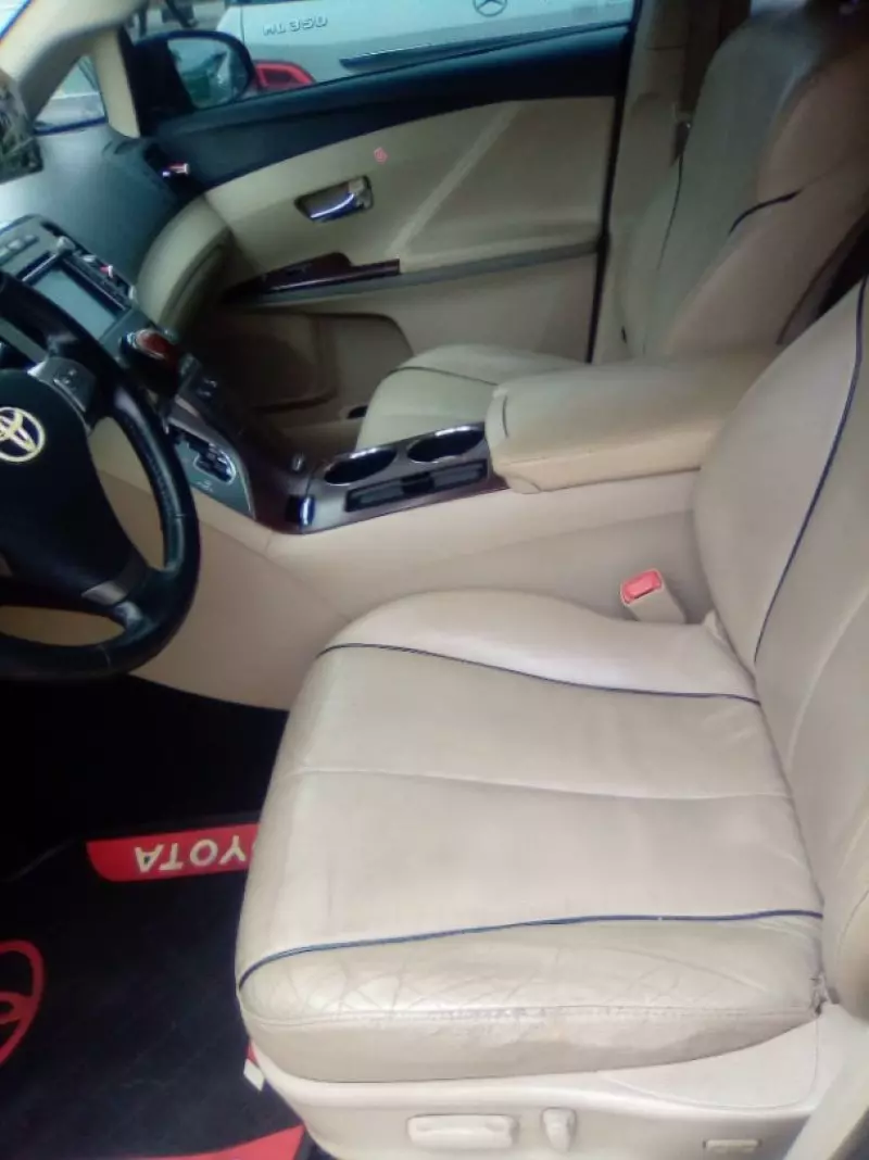 Toyota Venza   - 2011