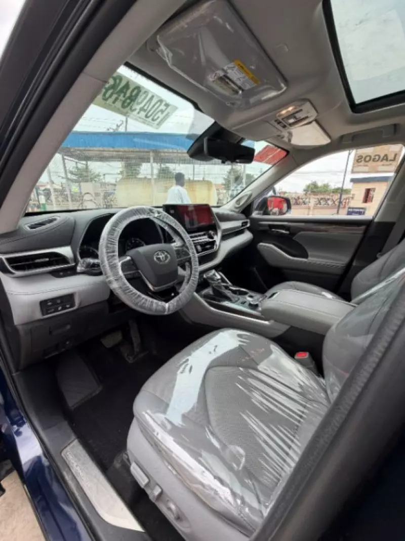 Toyota Highlander   - 2021