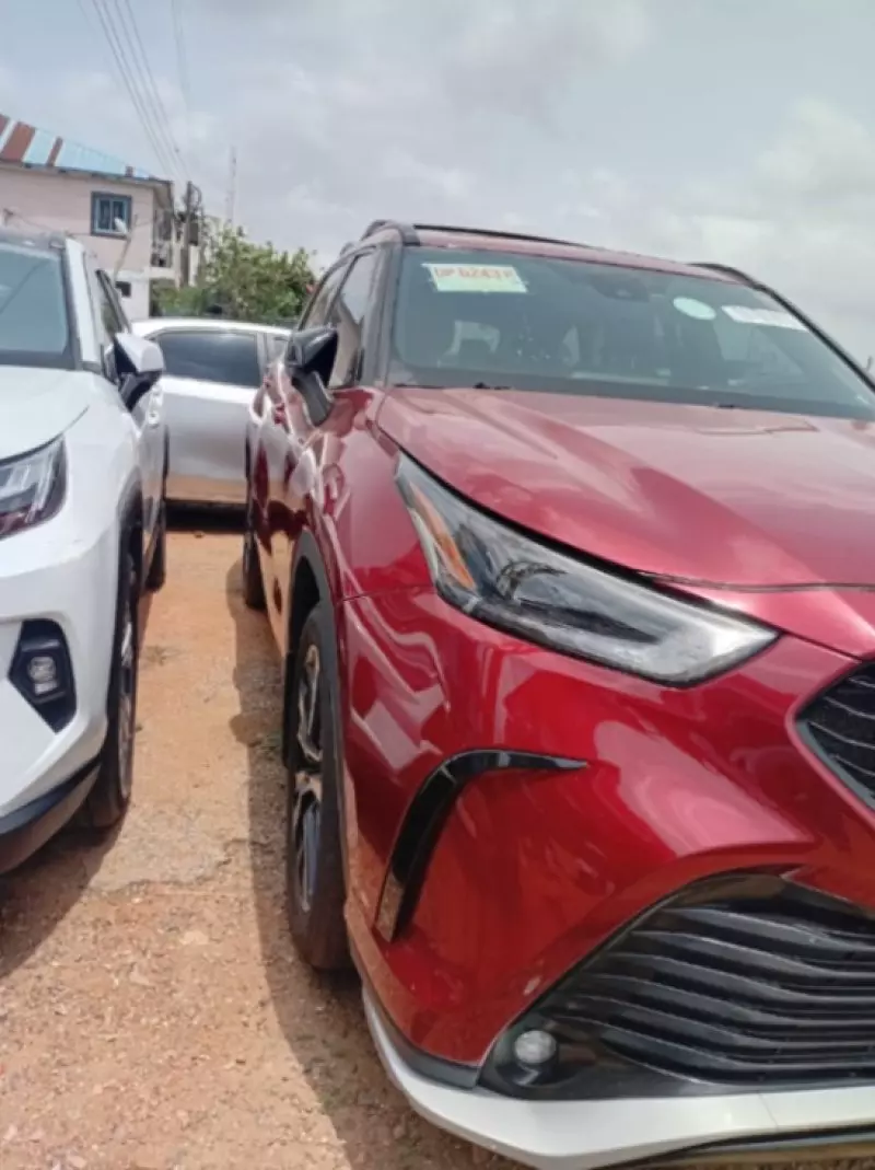 Toyota Highlander   - 2021