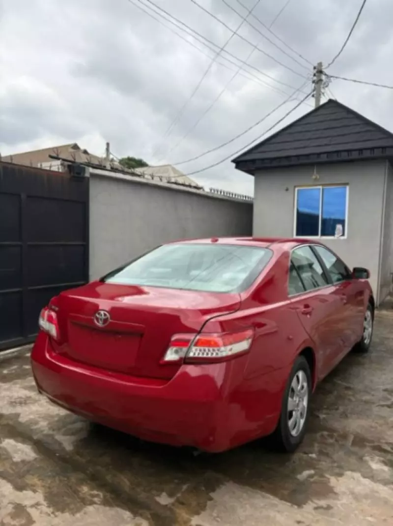 TOYOTA Camry   - 2010