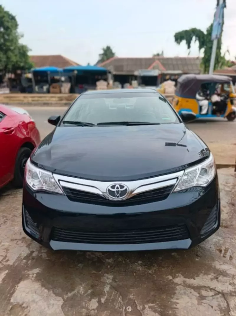 Toyota Camry   - 2012