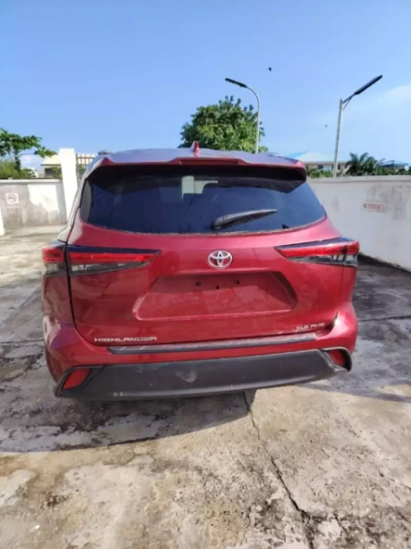 Toyota Highlander   - 2020