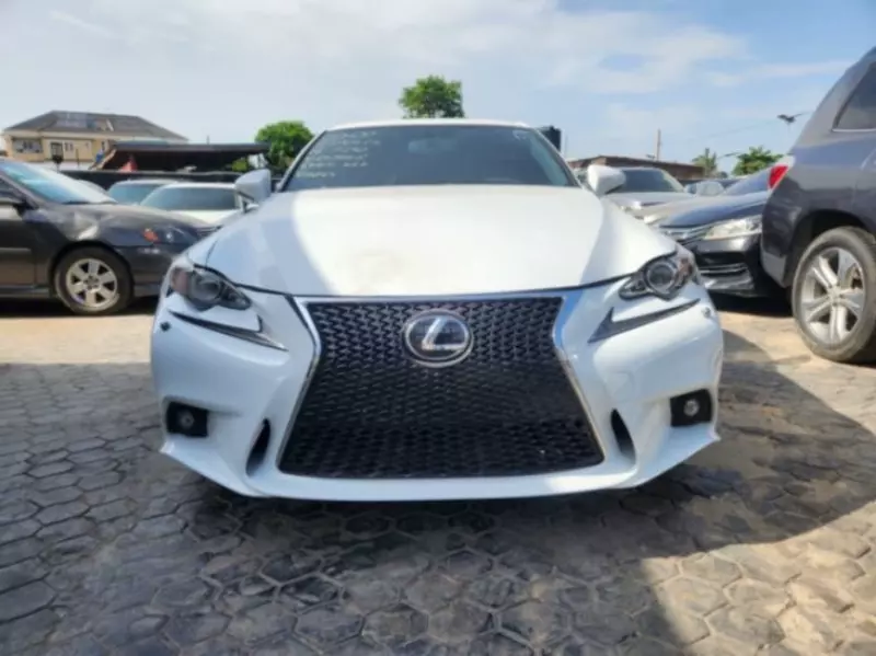 Lexus IS   - 2015