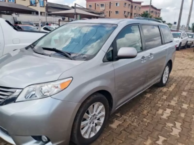 Toyota Sienna   - 2015