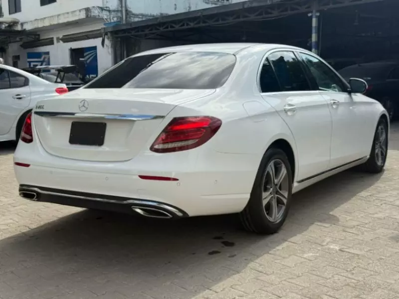 Mercedes-Benz E200   - 2018