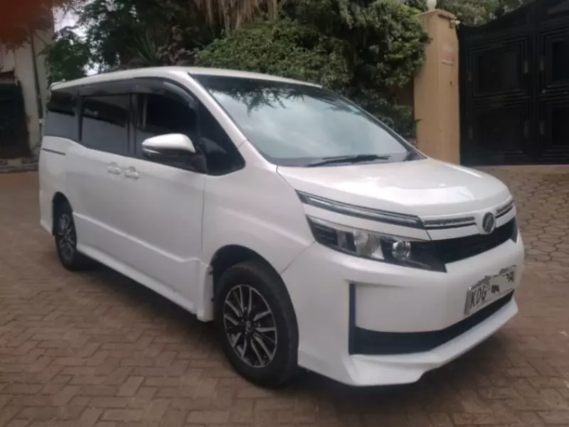 Toyota Voxy - 2014