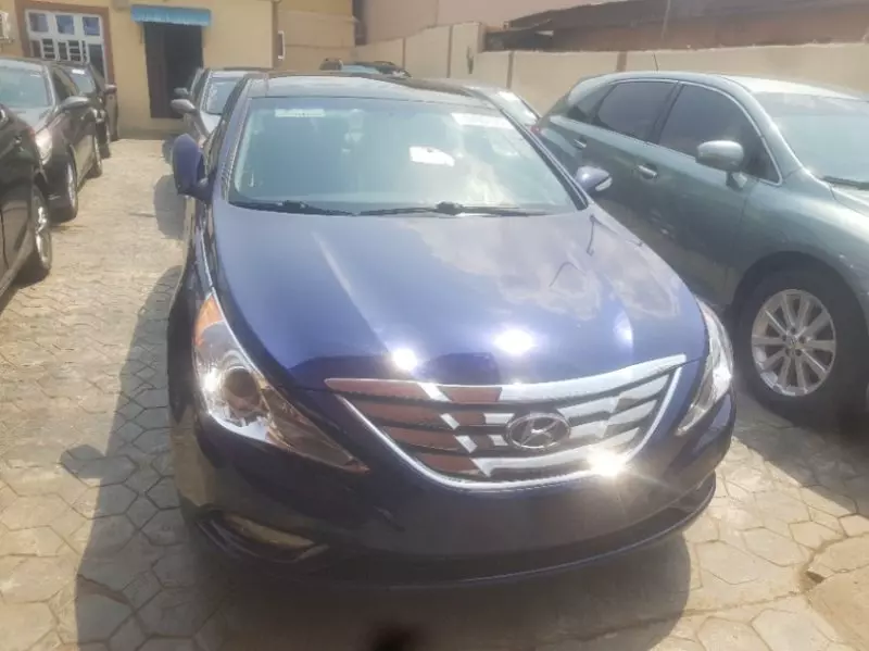 Hyundai Sonata   - 2012