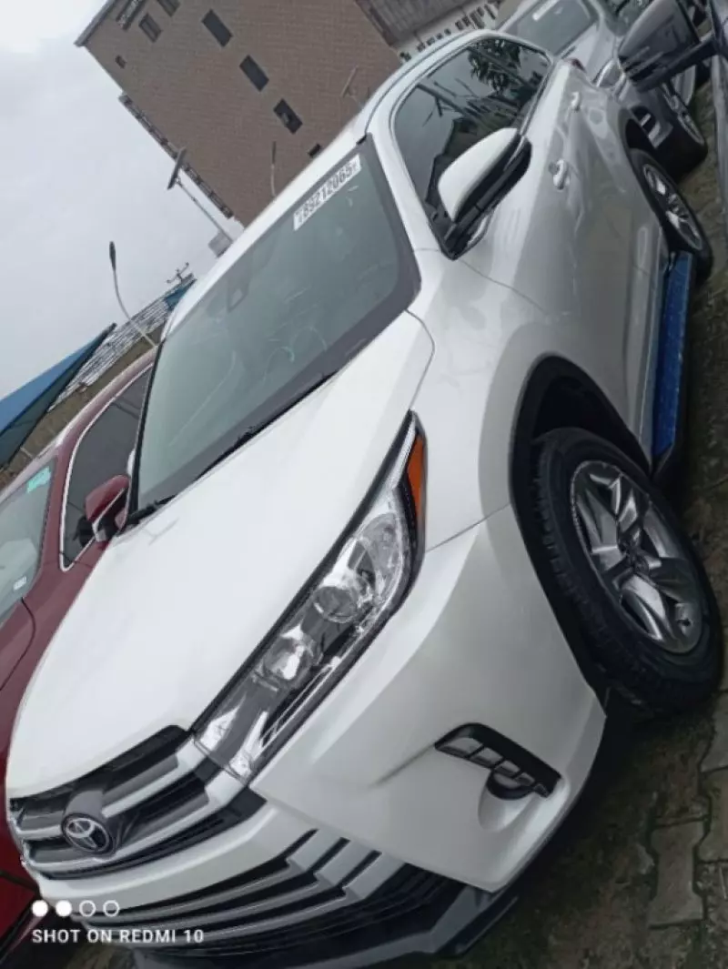 Toyota Highlander   - 2017