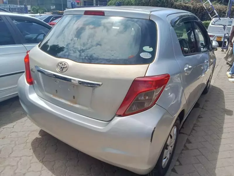 TOYOTA Vitz   - 2013