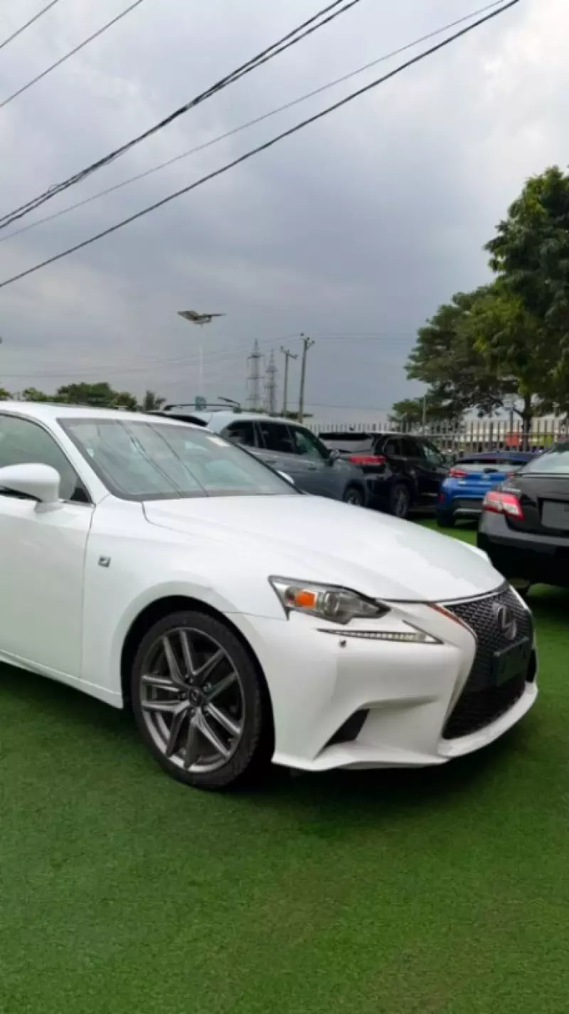 Lexus IS   - 2015