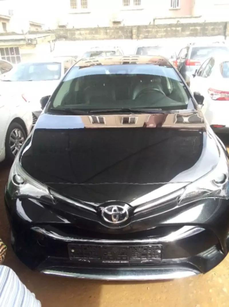 Toyota Avensis   - 2016