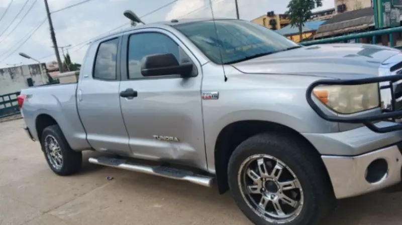 Toyota Tundra   - 2013