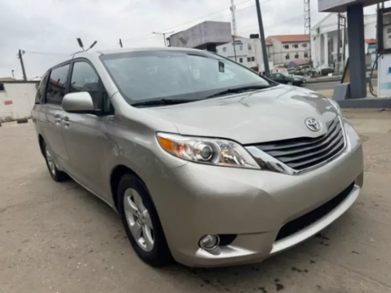 Toyota Sienna   - 2015