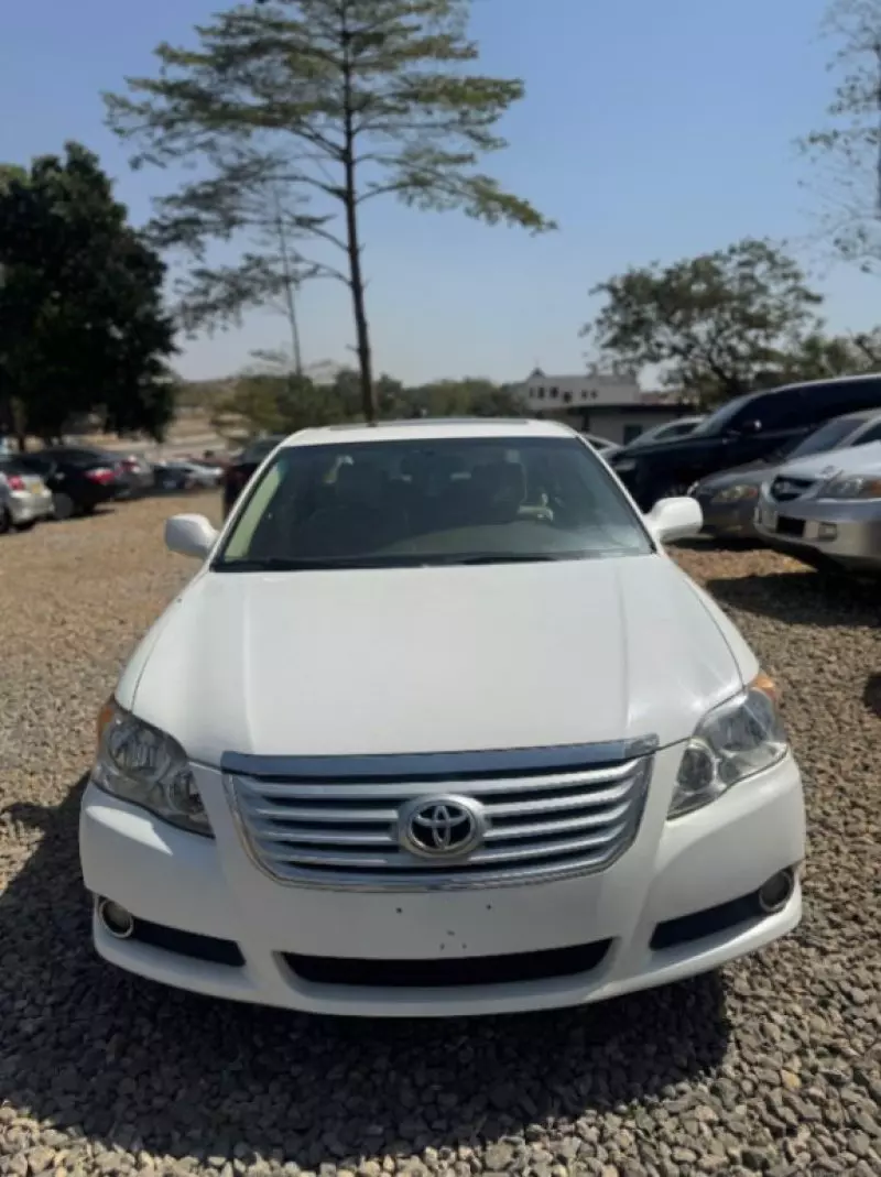 Toyota Avalon   - 2009