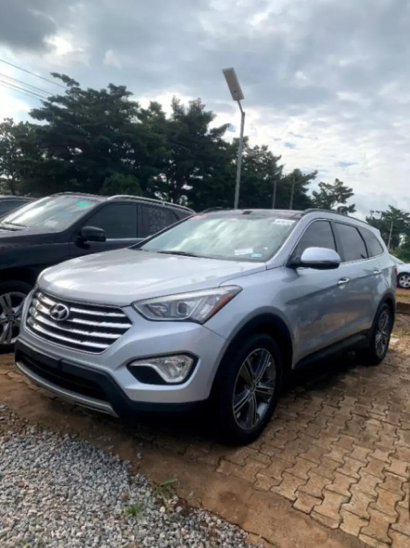 Hyundai Santa Fe   - 2015